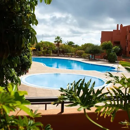 Cozy With Large Terrace Next To The Pool Appartement *